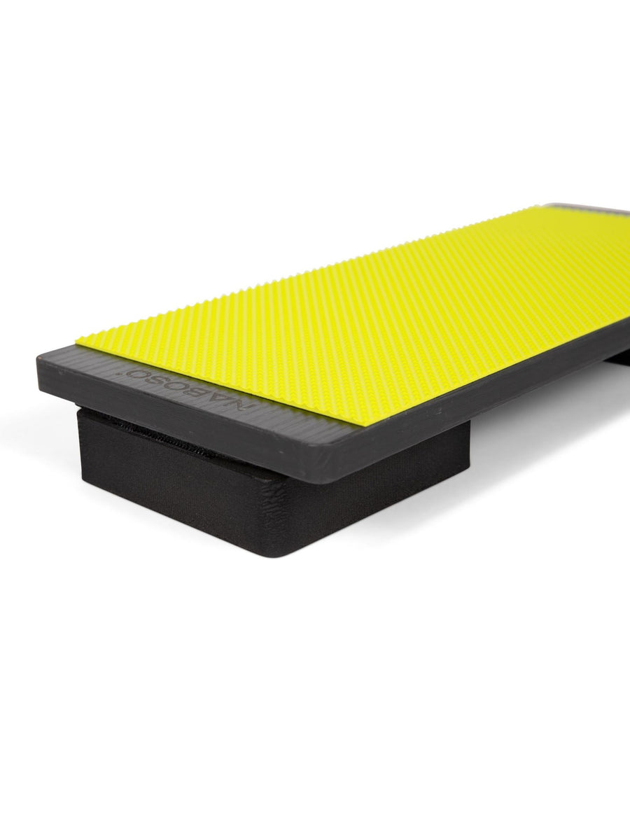 Kinesis Board for Balance met Micro-Wobble en Naboso Texture gebruikt bij oefeningen in fysiotherapie, fitness en thuisgymnastiek Kinesis Board for Balance met Micro-Wobble en Naboso Texture gebruikt bij oefeningen in fysiotherapie, fitness en thuisgymnastiek